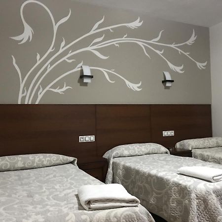 Hostal Juli San Justo de la Vega Exterior photo