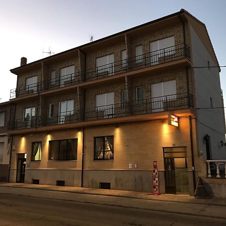 Hostal Juli San Justo de la Vega Exterior photo