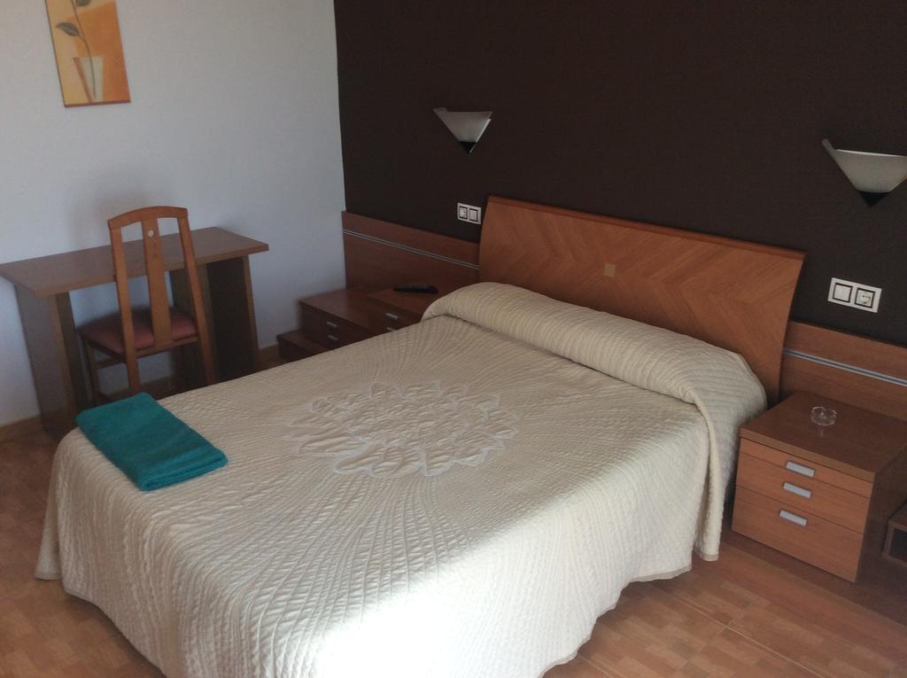 Hostal Juli San Justo de la Vega Exterior photo