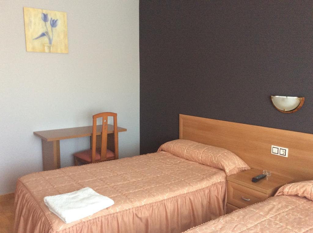 Hostal Juli San Justo de la Vega Exterior photo