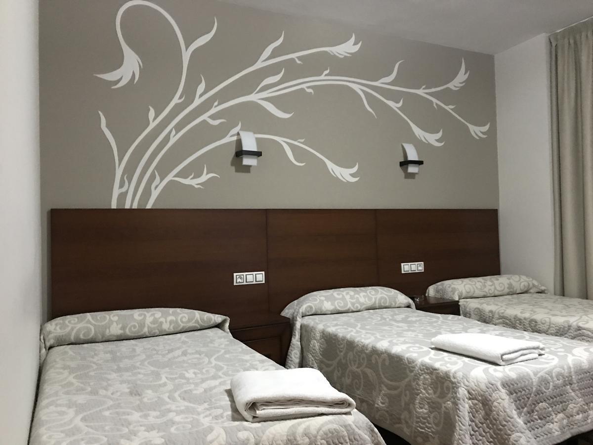 Hostal Juli San Justo de la Vega Exterior photo